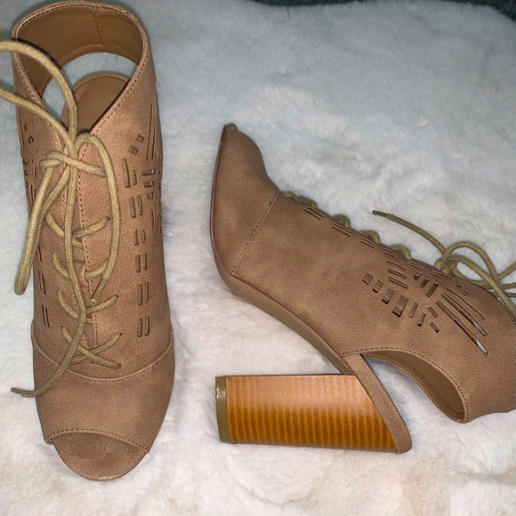 Lace-up Booties🔴 - Picture 1 of 4